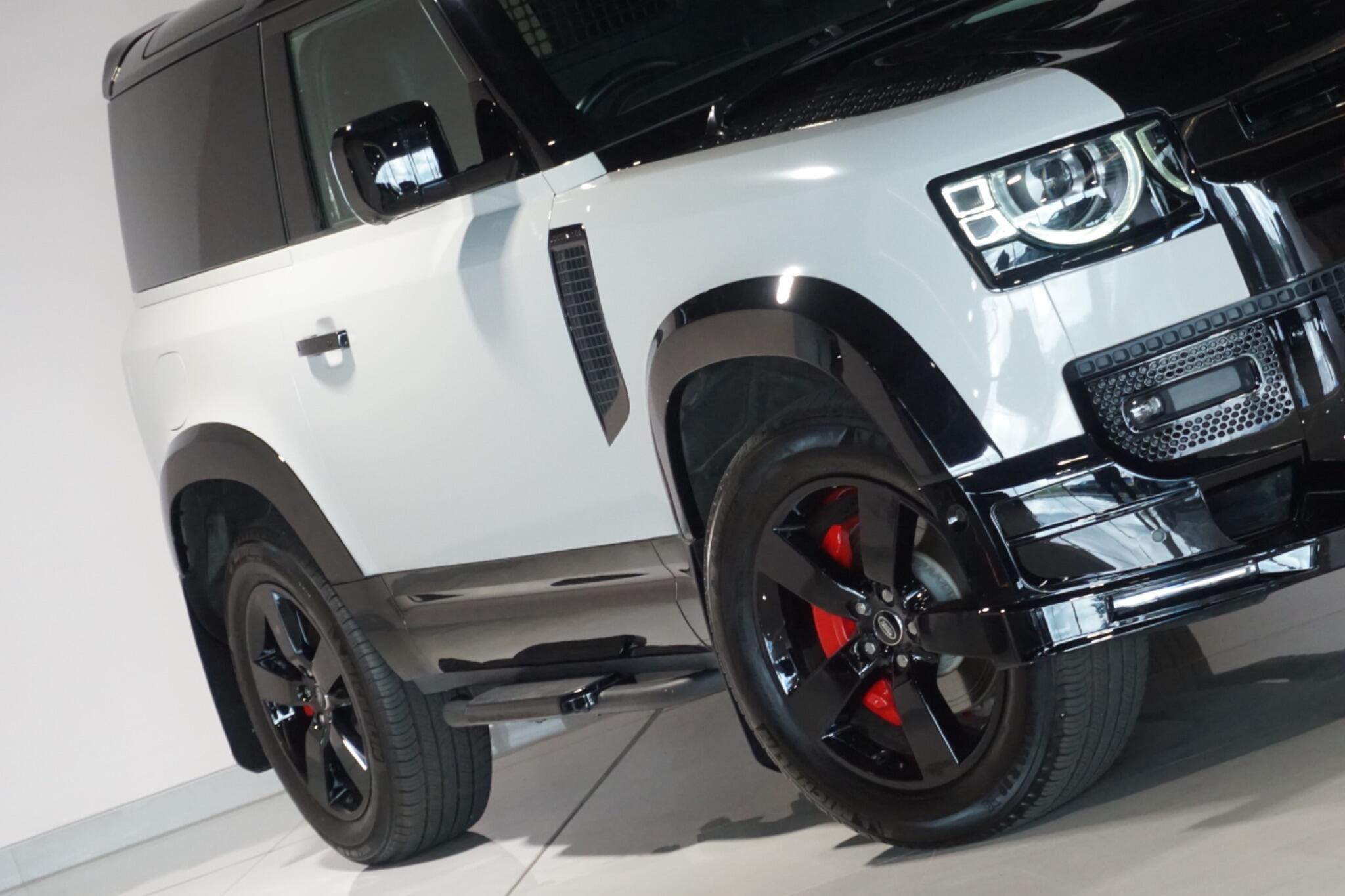 Land Rover Defender 90 3.0 D300 MHEV X-Dynamic HSE Hard Top SUV 3dr Diesel Auto 4WD SWB Euro 6 (s/s) (300 ps)